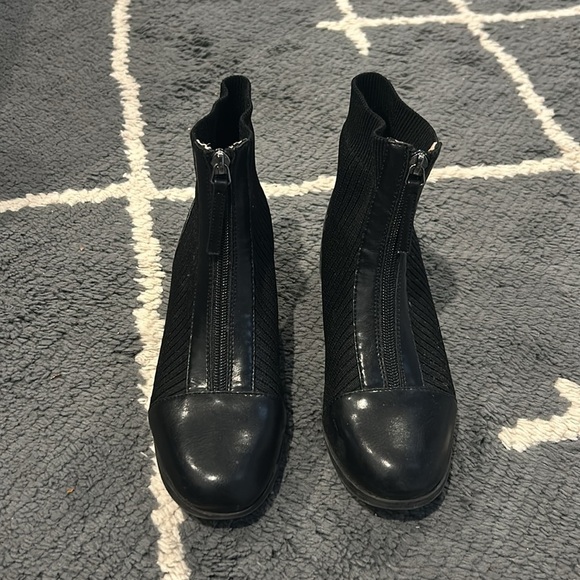 Journee Collection Bexlie Boot - Picture 3 of 12